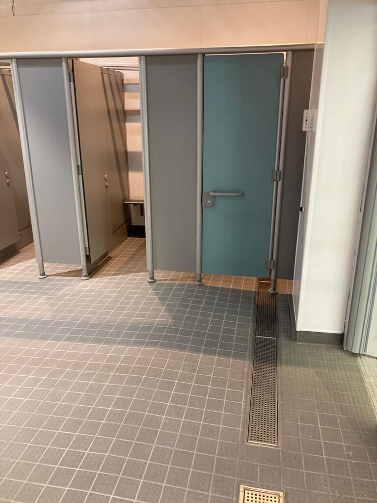 Abraham Moss changing room channels 