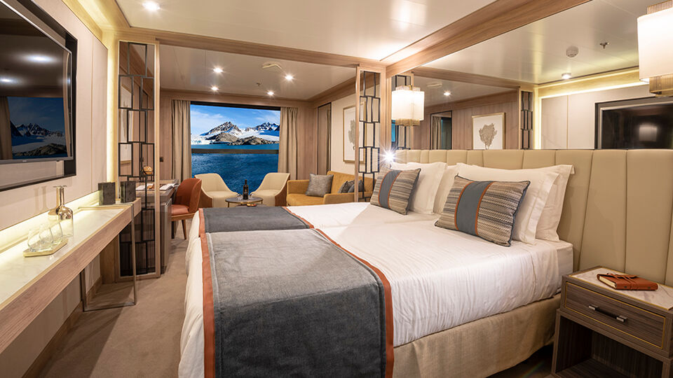 World Explorer - cabin